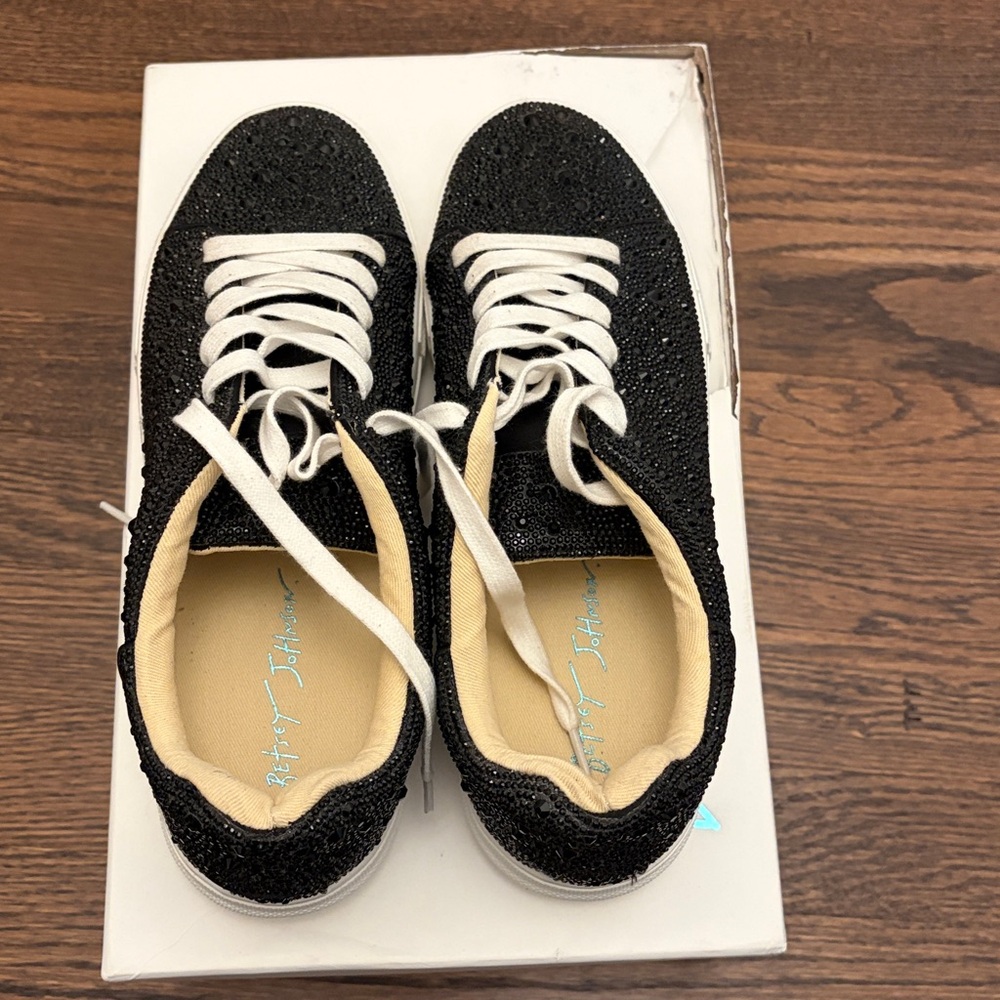 Betsey Johnson Sidny Sneaker Size 7.5 - Picture 4 of 8